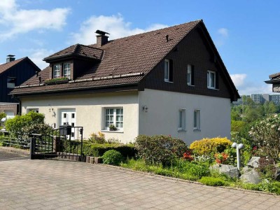 Großzügiges Zweifamilienhaus im Lüdenscheider Süden