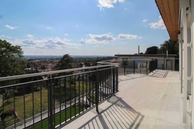 Panoramablick über Dresden: Penthouse mit Rundum-Dachterrasse und Gartenabteil zum Erstbezug