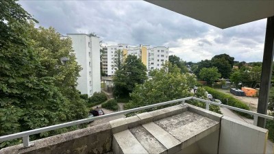 Perfekte Singlewohnung! 1,5 Zimmer mit Balkon (3. OG mit Aufzug)