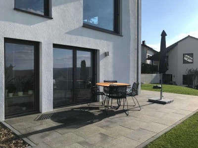 Hochwertig möblierte 1-Zimmer-Wohnung mit Terrasse und Gartenanteil in Esslingen-Zollberg