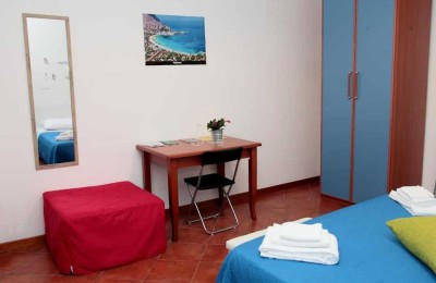 Stilvolle, sanierte 2-Zimmer-Wohnung mit Balkon und Einbauküche in Bremen