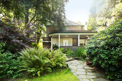 Df.-Angermund: Romantische Altbauvilla auf schönem Gartengrundstück