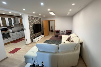 Moderne 3-Zimmer-Gartenwohnung mit Terrasse in 1210 Wien in der Seyringer Straße Nähe U1 mit 95 m² Wohnfläche &amp; Terrasse + Eigengarten