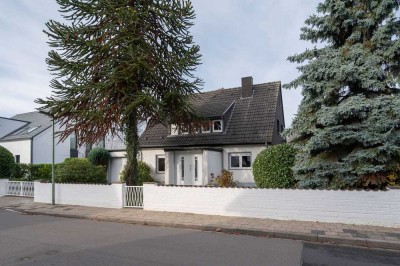 Großzügiges Einfamilienhaus mit Potenzial auf begehrtem Grundstück in der Neusser Bols-Siedlung