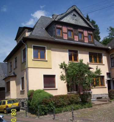 Helle 4-Zimmer-Wohnung im 2. OG mit Garage in Arzbach