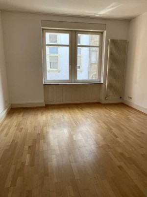 Freundliche Belle-Etage Wohnung in denkmalgeschütztem Haus mit Balkon in Karlsruhe-Mühlburg