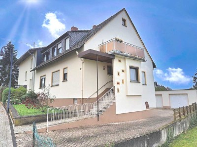 Gepflegtes 2-FH, Wfl. 153 m², 2 Garagen, Garten