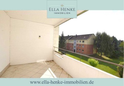 Sonnige, stilvolle 4-Zimmer-Wohnung mit Balkon + 2 Garagen...