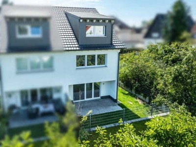 Neuwertige Doppelhaushälfte mit gehobener Ausstattung mit Garage und Stellplatz in guter Lage