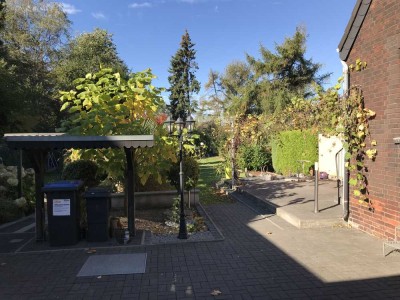 ** Ein- bis Zweifamilienhaus mit ausgebautem Dachgeschoss und großem Garten **