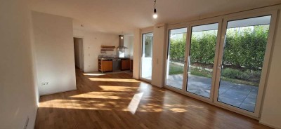 RESERVIERT ! Moderne 3-Zi.-EG-ETW mit Einbauküche und Terrasse+Garten am östlichen Altstadtrand