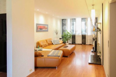 Ein Traum: Gehobene Etagenwohnung mit Balkon und Spa-Bereich
