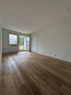1 MONAT MIETFREI ** Schöne 3 Raum Wohnung mit Balkon und Einbauküche**