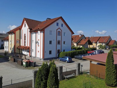 Schöne 2 Zimmer Wohnung mit Loggia und Carport Abstellplatz