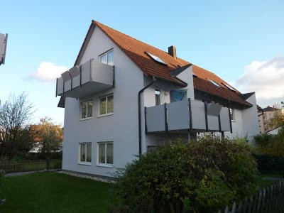 Gemütliche 2 ZKB DG Wohnung mit Balkon, EBK und Tiefgaragenstellplatz