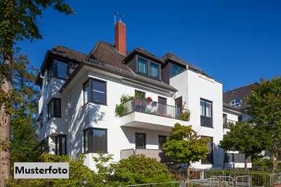 Wohnhaus mit Doppelgarage - provisionsfrei