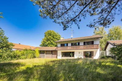 Großzügige Landhausvilla mit viel Potential in absolut ruhiger, grüner Lage