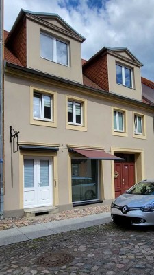 Saniertes Mehrfamilienhaus mit Gewerbe