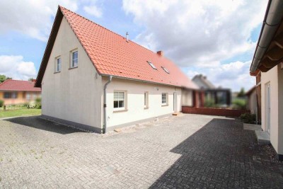 Ihr neues Zuhause: Charmante Doppelhaushälfte mit Garten, 4 Stellplätzen- einziehen und wohlfühlen