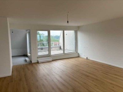 3 Zimmer Wohnung (140qm) mit neuer Einbauküche und zwei Terrassen