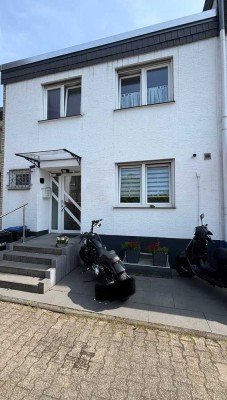 Schönes Reihenhaus mit 5 Zi. in Köln Wahn