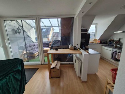 Exklusive 2,5-Raum-Maisonette-Wohnung mit gehobener Innenausstattung mit Balkon und EBK in Wiesbaden