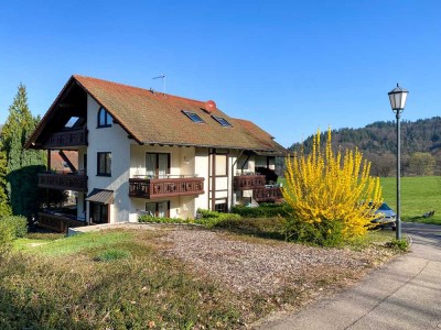 Wohnen mit Aussicht –  2-Zimmer-Wohnung mit 3 Balkonen  in idyllischer Lage  von Badenweiler