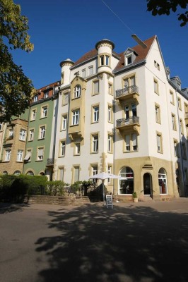 Seltene Gelegenheit am Gutenbergplatz: Hochwertig ausgestattete 3-Zimmer Wohnung im Altbaustil mit B