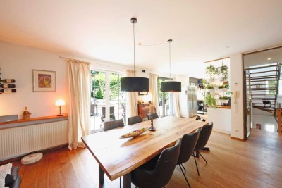 Große Landhausvilla in familienfreundlicher Lage - 7 Zimmer & viel Abstellflächen!