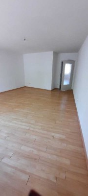 Schöne 2 ZKB mit Balkon und Blick ins Grüne