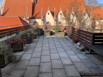 Theaterstraße: Erstbezug nach Renovierung - 4-Zimmer Altbauwohnung mit großer Dachterrasse