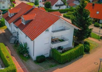 Freundliche 3-Zimmer-DG-Wohnung mit Einbauküche in Rosenberg