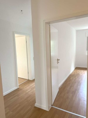Schöne, 2022 umfassend renovierte, moderne, großzügige 3-Zimmer-Wohnung