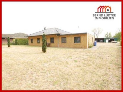 TOP-effizienter Bungalow: Erdwärme, Photovoltaik auf einem weitläufigen Grundstück!
