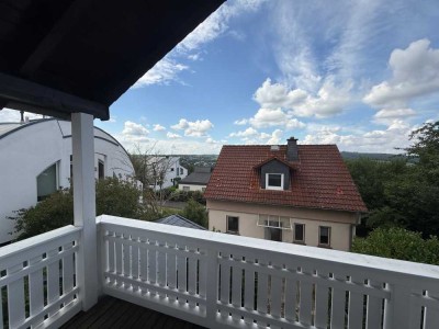 Wohnen mit Weitblick: Zwei modernisierte Häuser mit Panorama von Büdingen bis zur Ronneburg