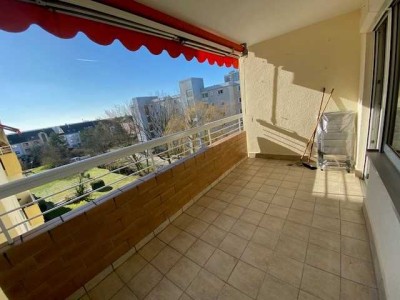 Voll-Möbilierte, Helle 2-Zimmer Wohnung in Neu-Isenburg