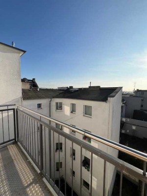 Modern, hell mit Weitblick-2 ZKB großer Balkon-