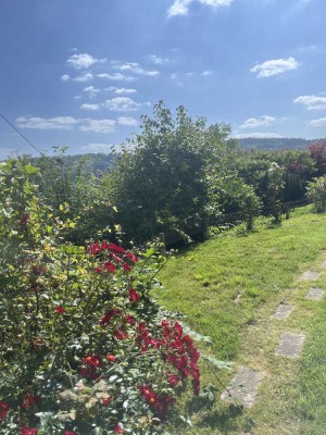Charmante 3-Zimmer-Souterrainwohnung mit Terrasse, Grünfläche und Blick über Engelskirchen