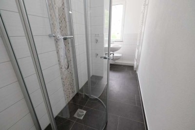 Duschen war noch nie so leicht - moderne 2 RW mit bodentiefer Dusche im EG