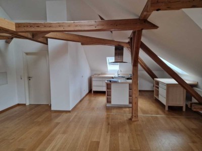 Dachgeschosswohnung mit Flair in Altstadtnähe