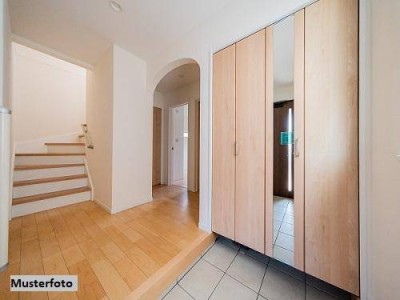 Einfamilien-Doppelhaushälfte mit Terrasse