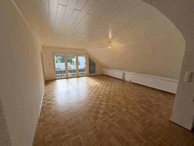 Stilvolle 3-ZKB-Dachgeschosswohnung in begehrter, ruhiger Wohnlage – Erstbezug nach Renovierung 2025