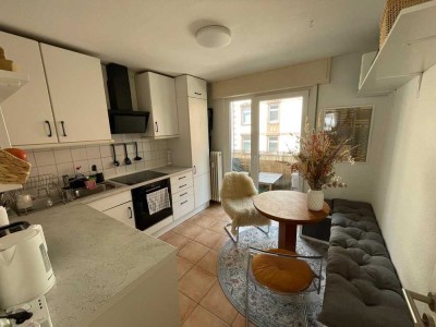 Gemütliche, gepflegte und gute geschnittene 1-Raum-Wohnung mit Balkon und Einbauküche