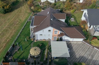 Exklusive Villa-Etage mit Garten, Doppelgarage, zusätzlicher Einliegerwohnung und separatem Spa!