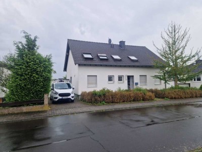 Preiswertes, modernisiertes 4-Zimmer-Haus mit EBK in Altendiez