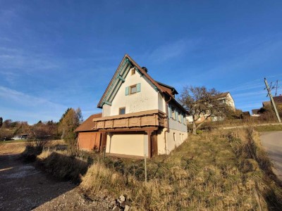 gemütliches Häuschen mit großem Garten und Garage