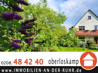 Freistehendes Ein-/Zweifamilienhaus auf 921 m² Sonnengrundstück mit zwei Garagen in Menden!