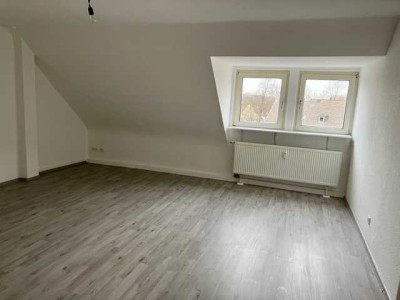 3 Raum Dachgeschoßwohnung, renoviert, hell, freundlich,  mit Arbeitszimmer