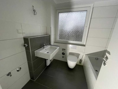 *schöne Balkonwohnung und renovierte Übergabe*