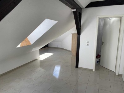 Attraktive 2-Zimmer Dachgeschosswohnung frisch saniert